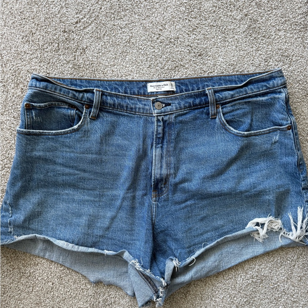 Abercrombie & Fitch Curve Love 4” Mom Short